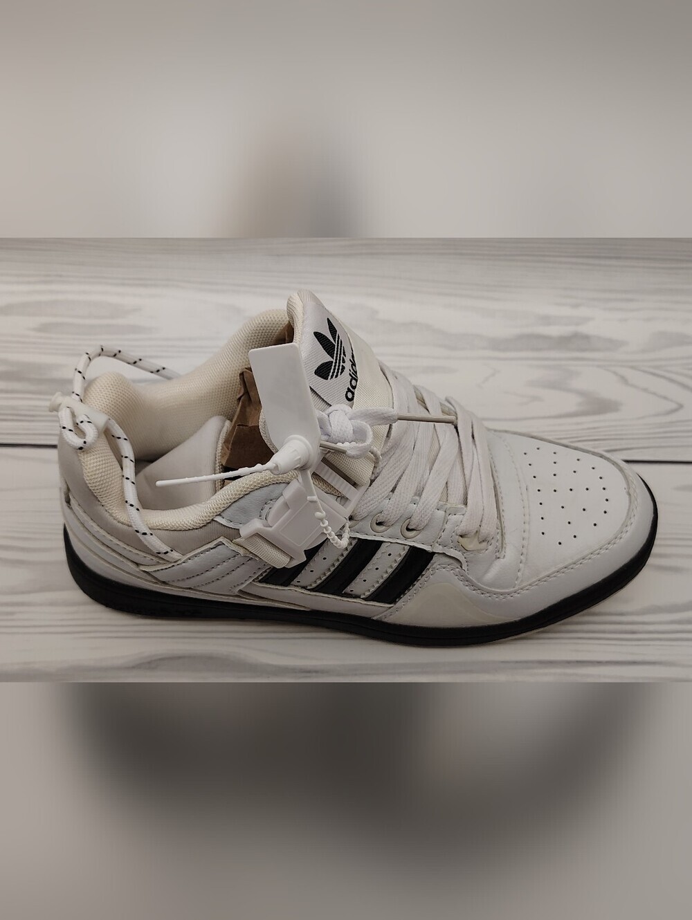 Adidas White & Black High-Top Retro Sneake Size 8.5 Men's - Picture 4 of 16